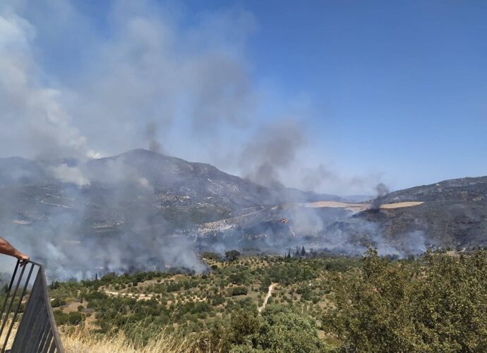 Η Μάνη καίγεται