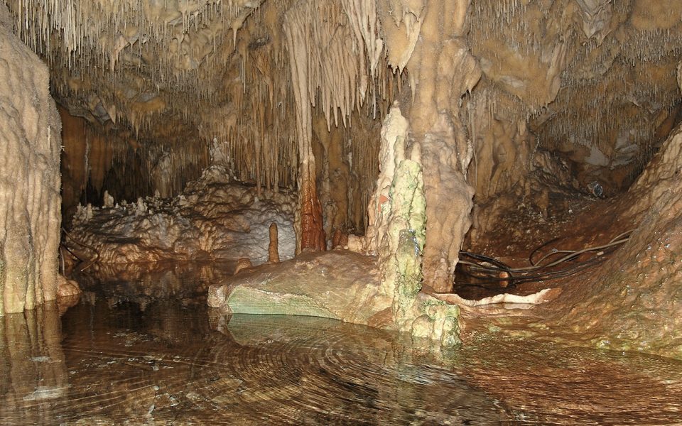 Νέον λημναίο σπήλαιο εις Μέζαπον της Μάνης - manispace, Μάνη, εξερευν